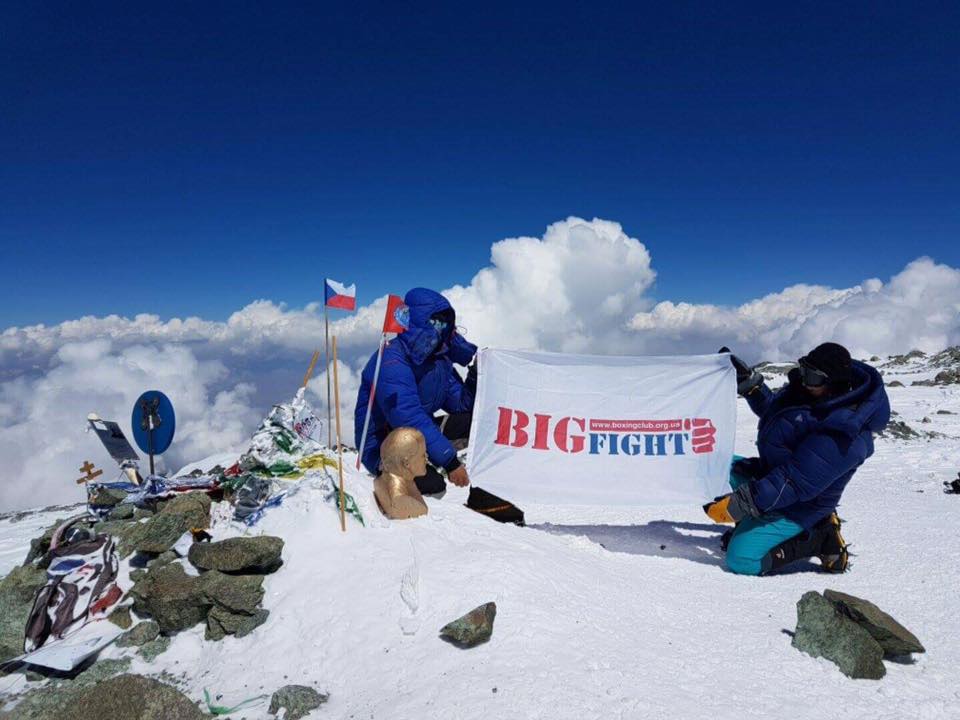 27 августа в 12.00 вершина пика Ленина 7134м.